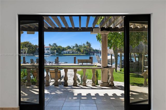 744 Lakeview Dr, Miami Beach, FL 33140