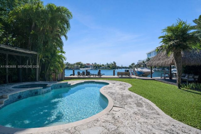 744 Lakeview Dr, Miami Beach, FL 33140