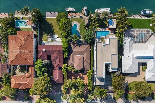 744 Lakeview Dr, Miami Beach, FL 33140