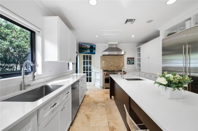 744 Lakeview Dr, Miami Beach, FL 33140