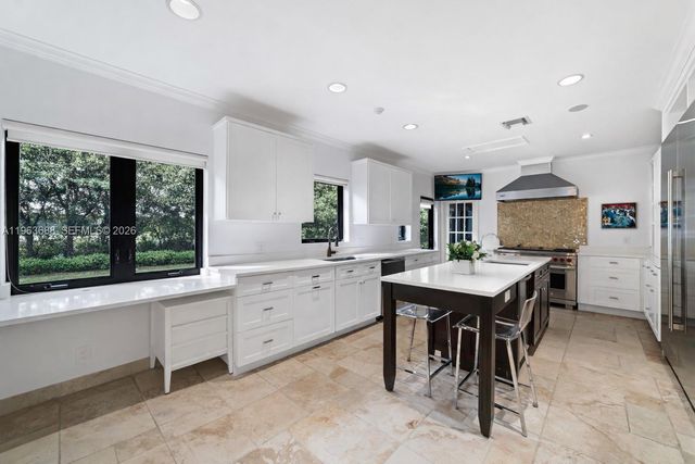 744 Lakeview Dr, Miami Beach, FL 33140