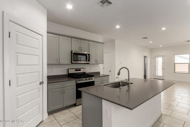 12727 E Joffroy Drive, Vail, AZ 85641