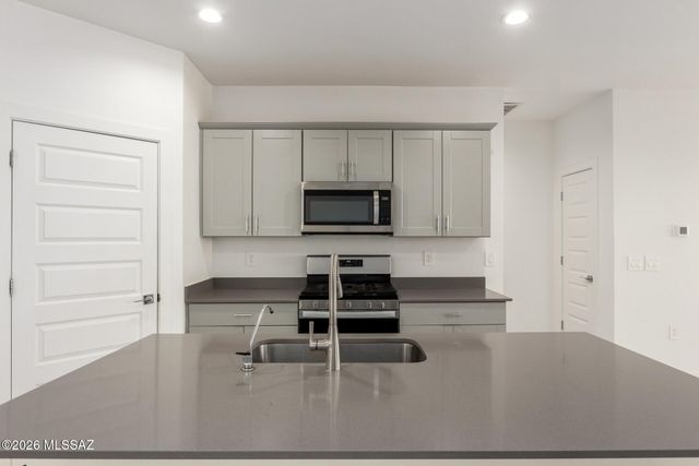 12727 E Joffroy Drive, Vail, AZ 85641