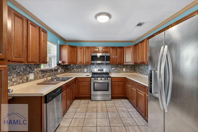 241 Deerwood Drive, Hinesville, GA 31313