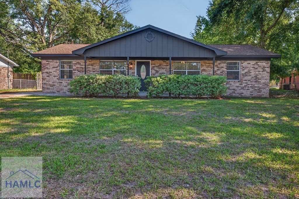 241 Deerwood Drive, Hinesville, GA 31313