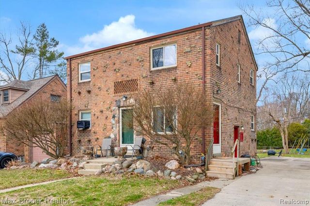 2208 Avondale Street, Sylvan Lake, MI 48320