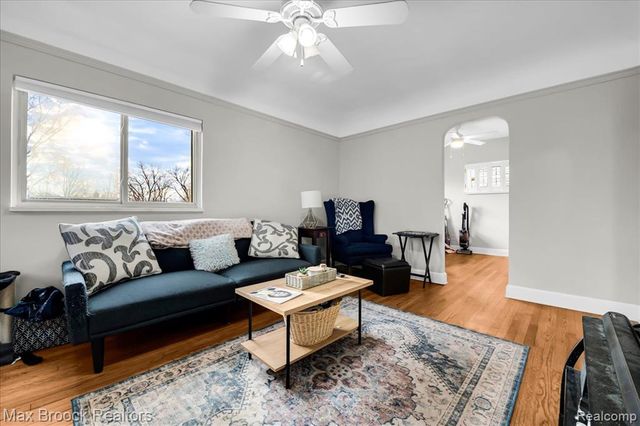 2208 Avondale Street, Sylvan Lake, MI 48320