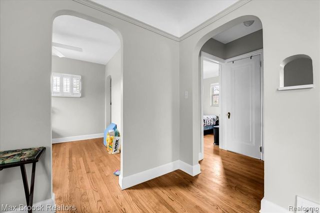 2208 Avondale Street, Sylvan Lake, MI 48320