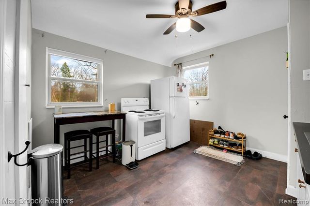 2208 Avondale Street, Sylvan Lake, MI 48320