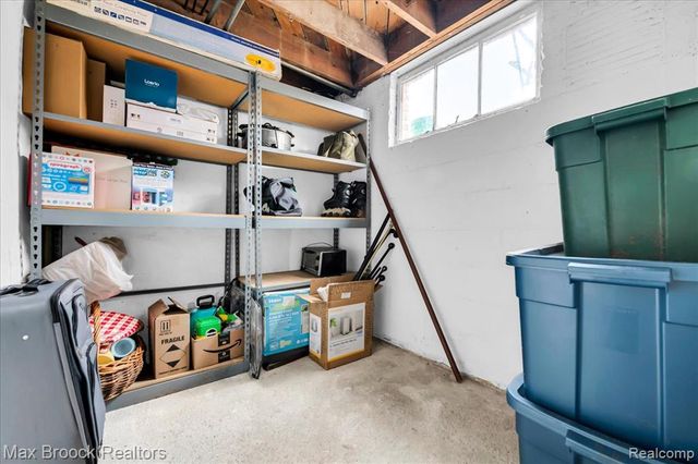 2208 Avondale Street, Sylvan Lake, MI 48320