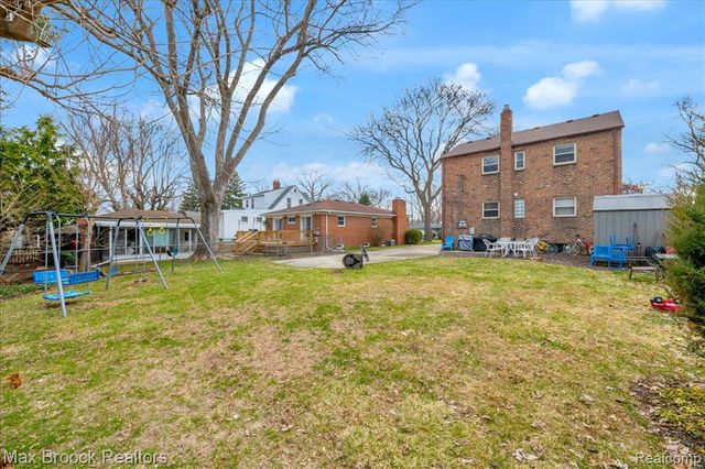 2208 Avondale Street, Sylvan Lake, MI 48320