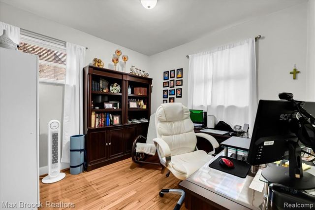 2208 Avondale Street, Sylvan Lake, MI 48320