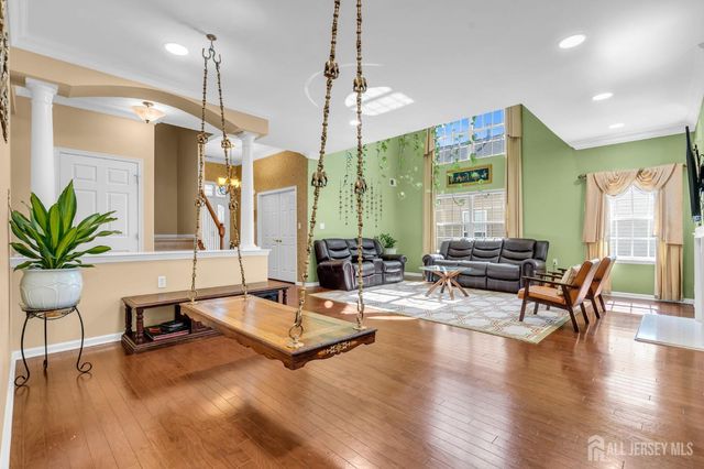 10 Nappa Court, Monroe, NJ 08831