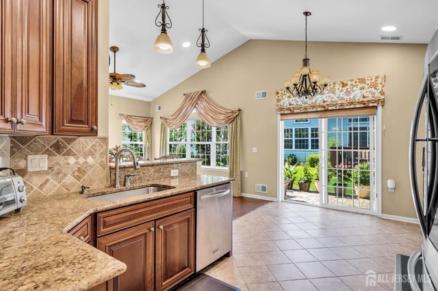 10 Nappa Court, Monroe, NJ 08831