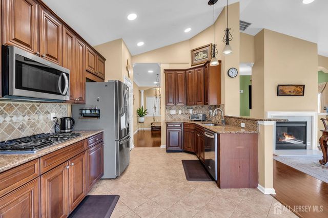 10 Nappa Court, Monroe, NJ 08831