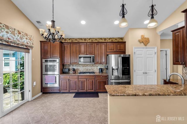 10 Nappa Court, Monroe, NJ 08831