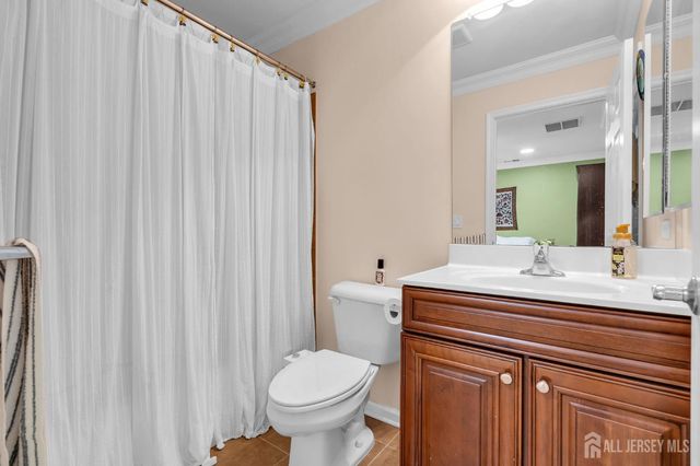 10 Nappa Court, Monroe, NJ 08831