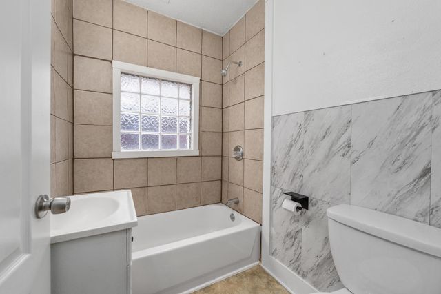 1939 S Ida St, Wichita, KS 67211