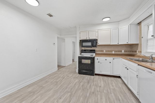 1939 S Ida St, Wichita, KS 67211