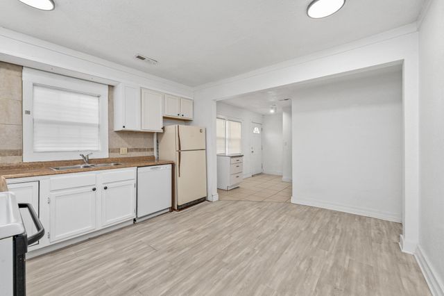 1939 S Ida St, Wichita, KS 67211