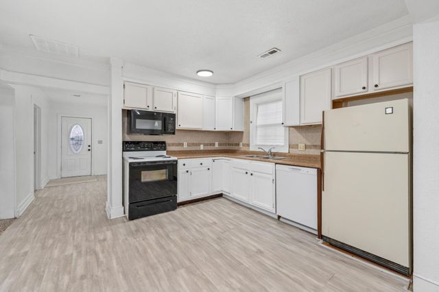 1939 S Ida St, Wichita, KS 67211