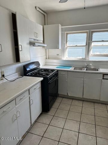 866 Madison Avenue, Albany, NY 12208