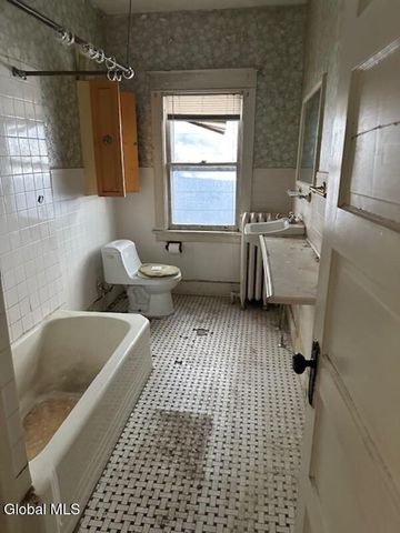 866 Madison Avenue, Albany, NY 12208