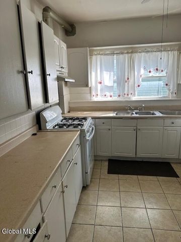 866 Madison Avenue, Albany, NY 12208