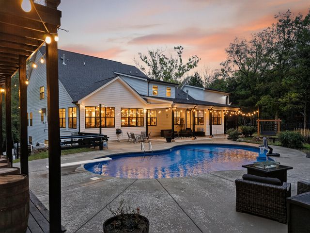 7379 Overby Rd, Fairview, TN 37062