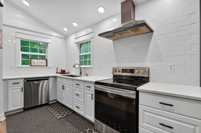 7379 Overby Rd, Fairview, TN 37062