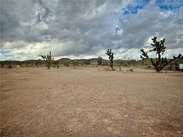 18305 N Lost Mine Drive, Dolan Springs, AZ 86441