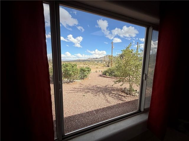 18305 N Lost Mine Drive, Dolan Springs, AZ 86441