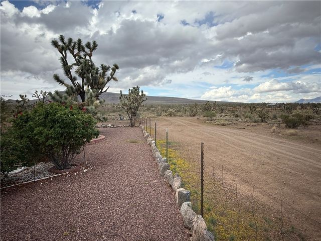 18305 N Lost Mine Drive, Dolan Springs, AZ 86441