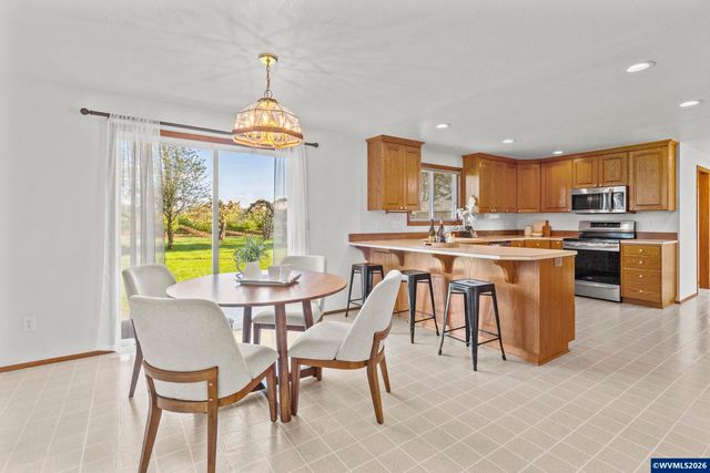38565 Robinson Dr, Scio, OR 97374