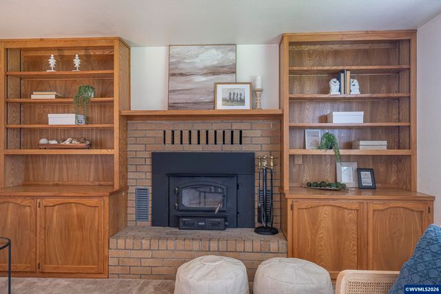 38565 Robinson Dr, Scio, OR 97374