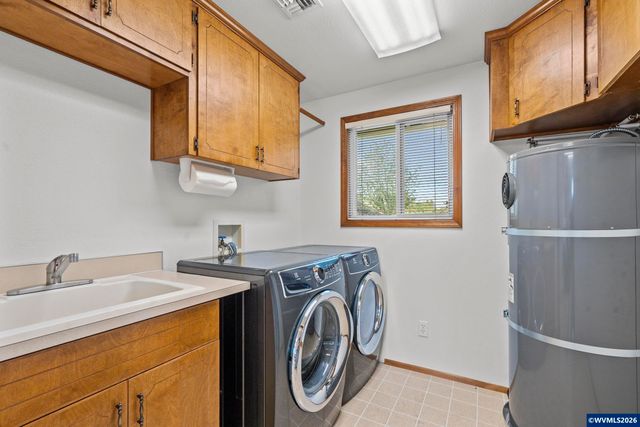 38565 Robinson Dr, Scio, OR 97374