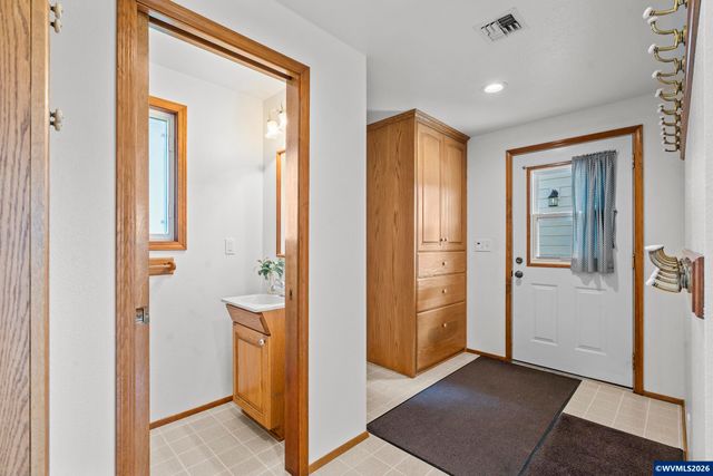 38565 Robinson Dr, Scio, OR 97374