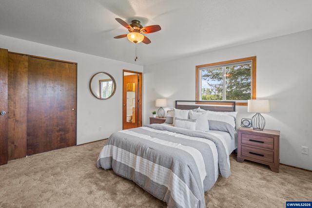 38565 Robinson Dr, Scio, OR 97374