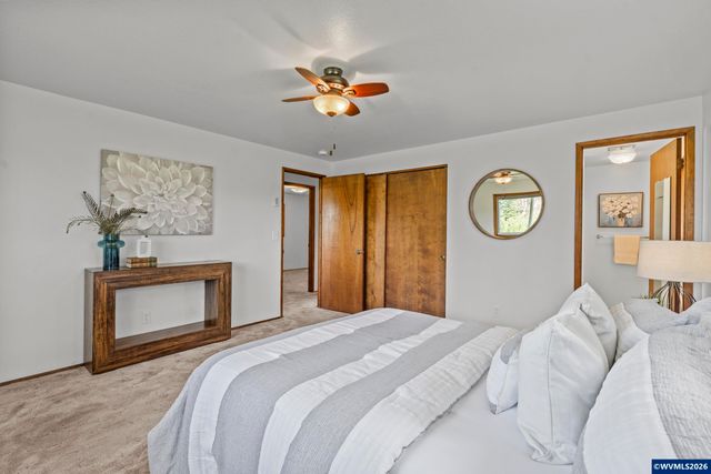 38565 Robinson Dr, Scio, OR 97374