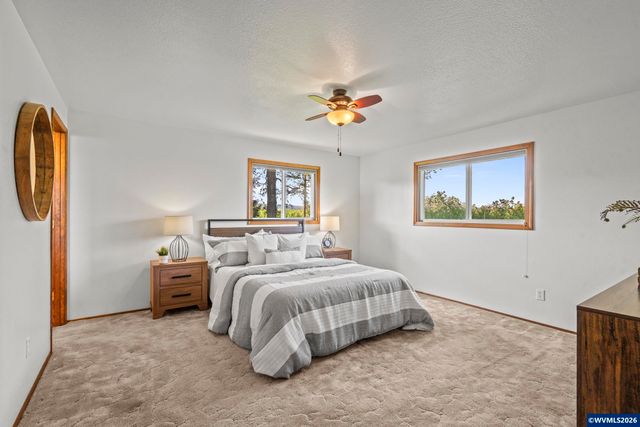38565 Robinson Dr, Scio, OR 97374