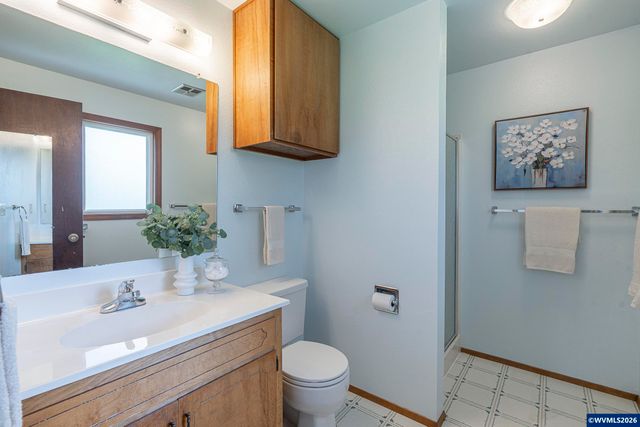 38565 Robinson Dr, Scio, OR 97374