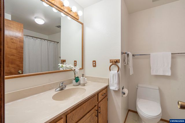 38565 Robinson Dr, Scio, OR 97374