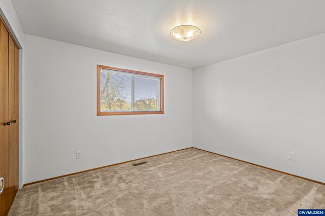 38565 Robinson Dr, Scio, OR 97374
