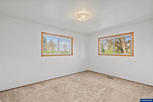38565 Robinson Dr, Scio, OR 97374