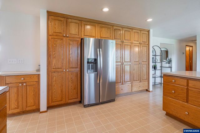 38565 Robinson Dr, Scio, OR 97374