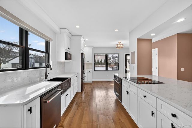 61 Storey Lane, Yonkers, NY 10710