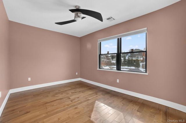 61 Storey Lane, Yonkers, NY 10710