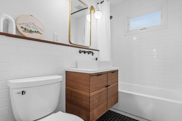 711 Sherwood Avenue, Saint Paul, MN 55106