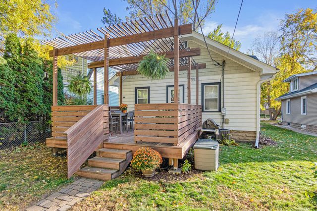 711 Sherwood Avenue, Saint Paul, MN 55106