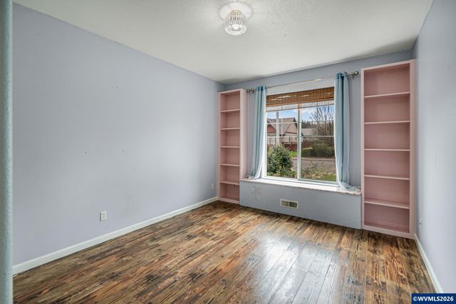 221 E 16th St, Lafayette, OR 97127
